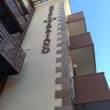 Hotel Traiano Civitavecchia Bagian luar foto
