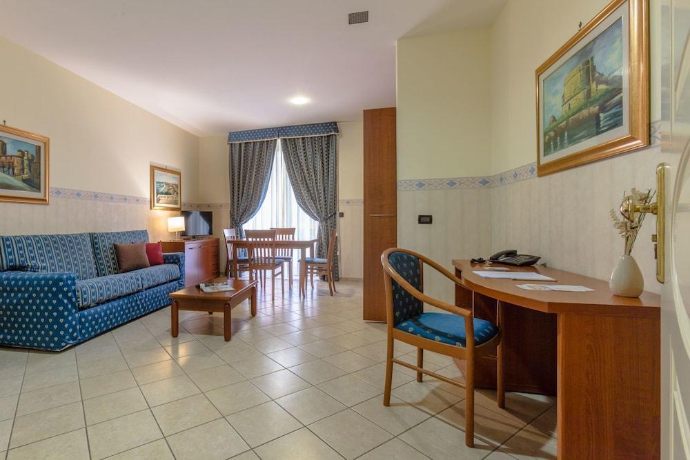 Hotel Traiano Civitavecchia Bagian luar foto