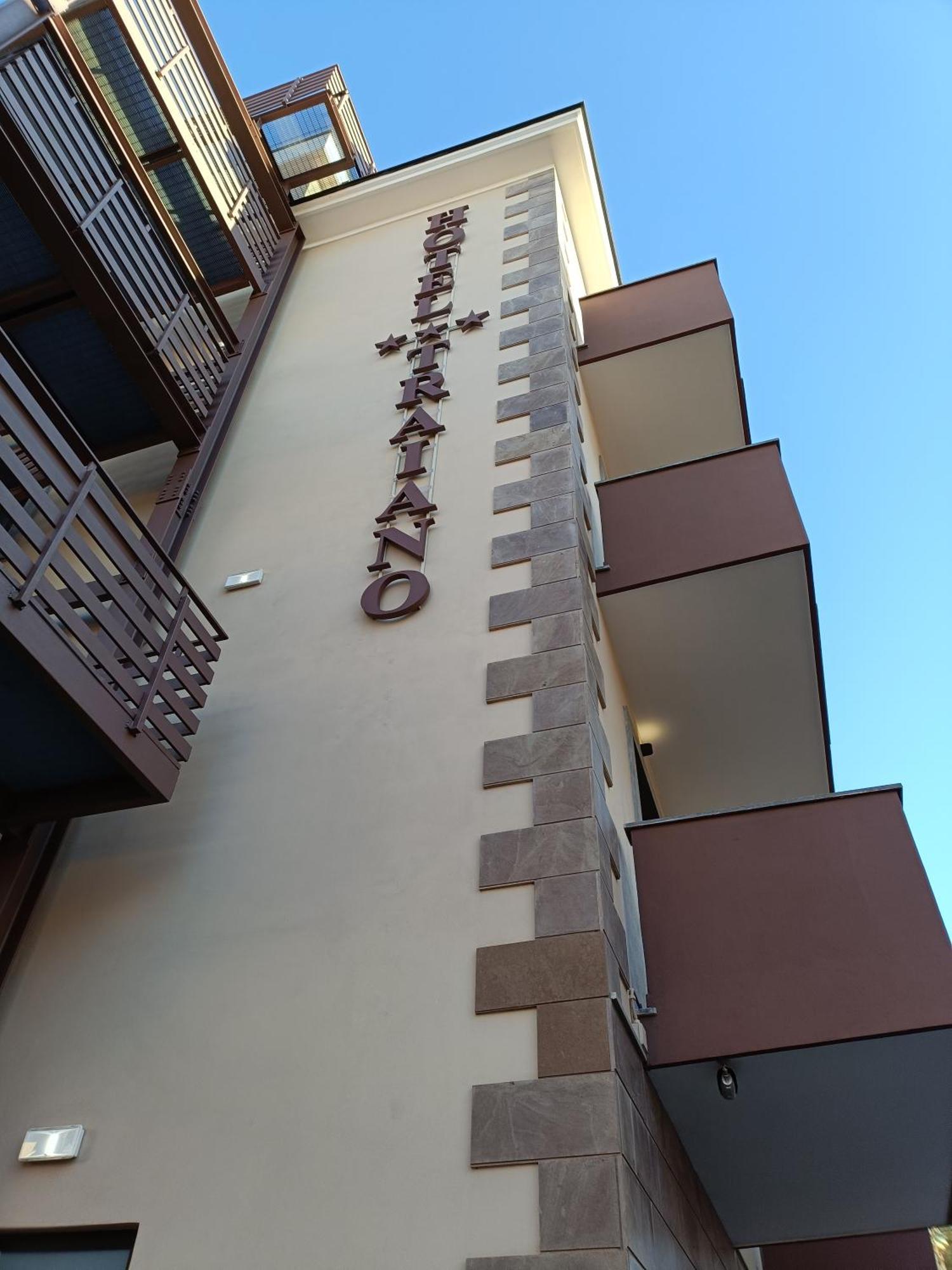 Hotel Traiano Civitavecchia Bagian luar foto