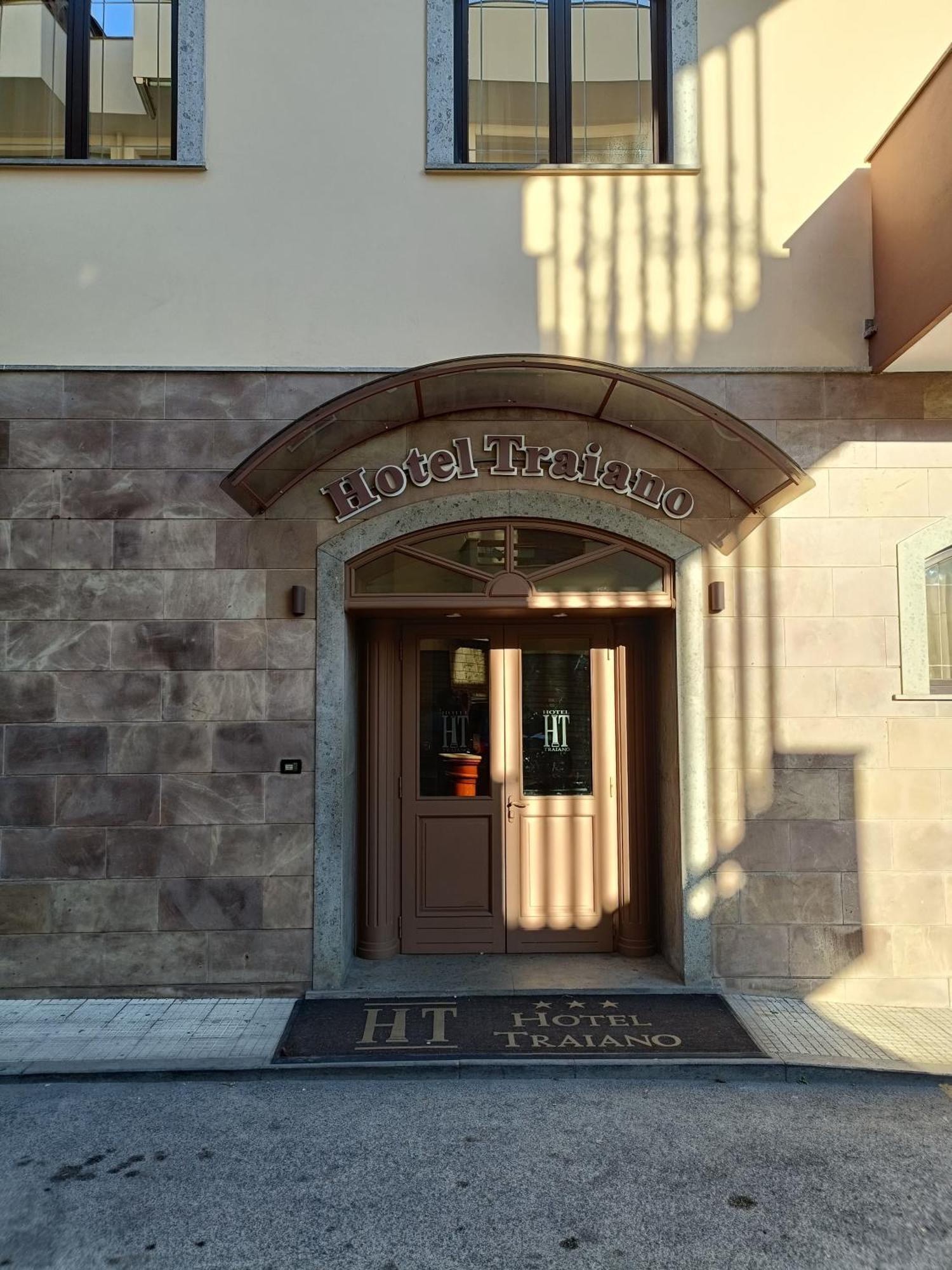 Hotel Traiano Civitavecchia Bagian luar foto