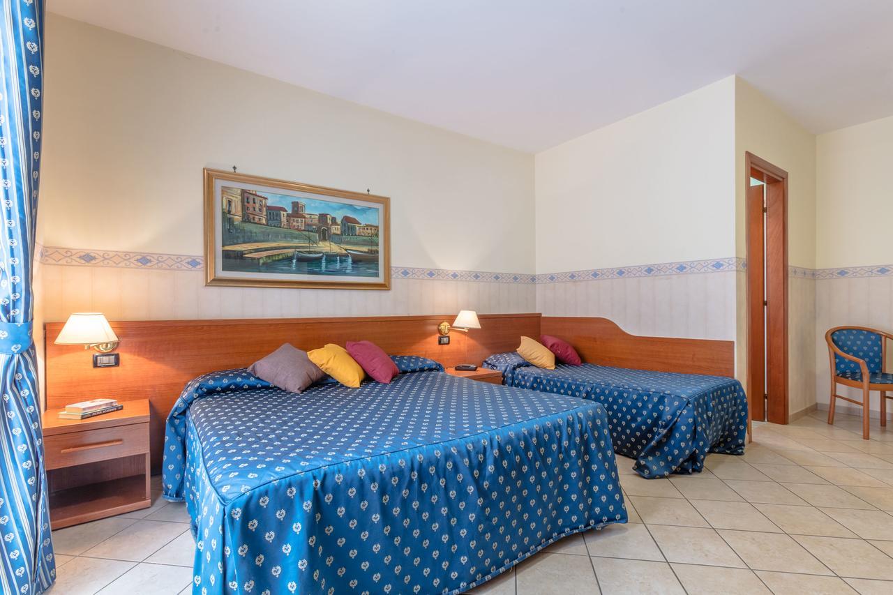 Hotel Traiano Civitavecchia Bagian luar foto