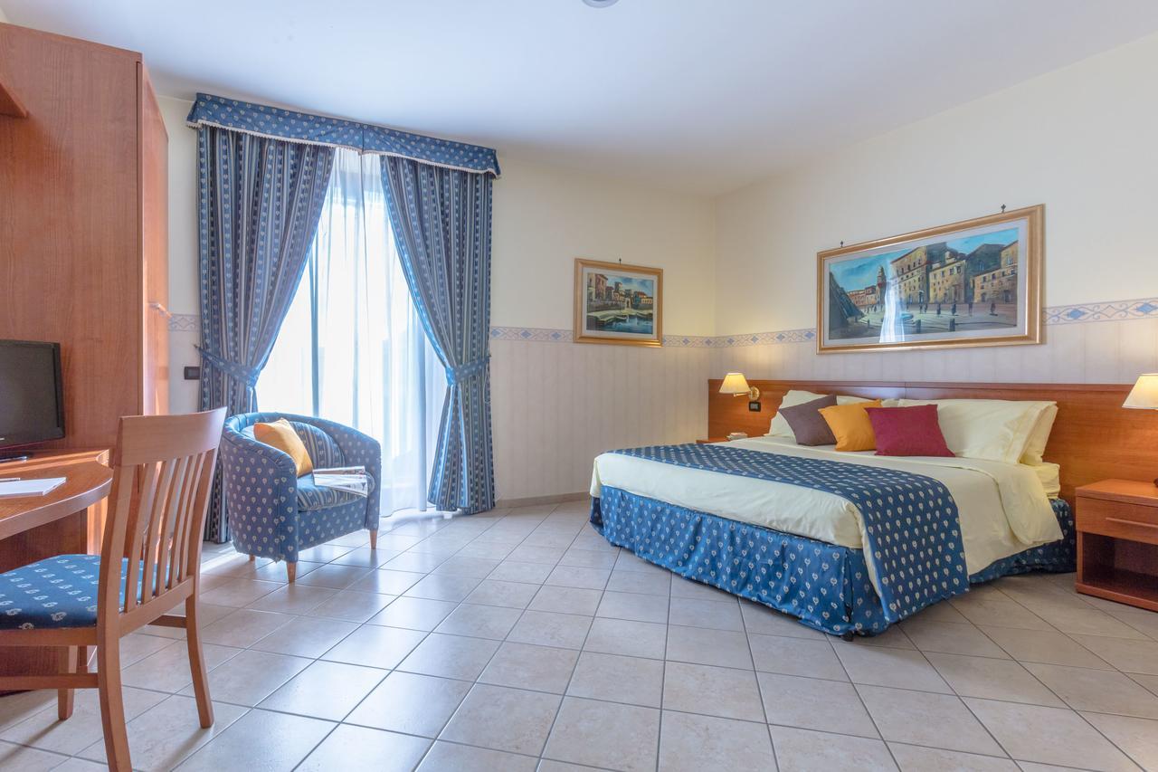 Hotel Traiano Civitavecchia Bagian luar foto