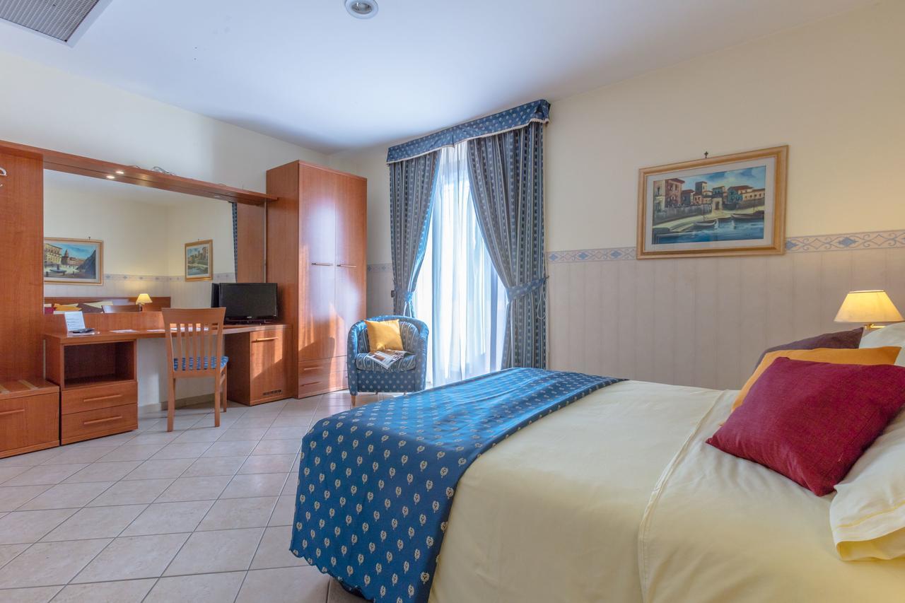 Hotel Traiano Civitavecchia Bagian luar foto