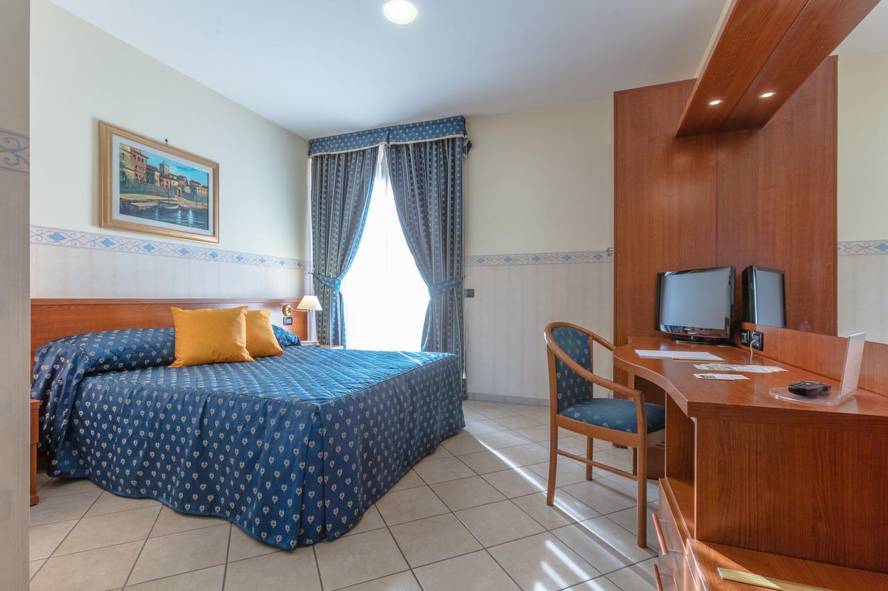 Hotel Traiano Civitavecchia Bagian luar foto