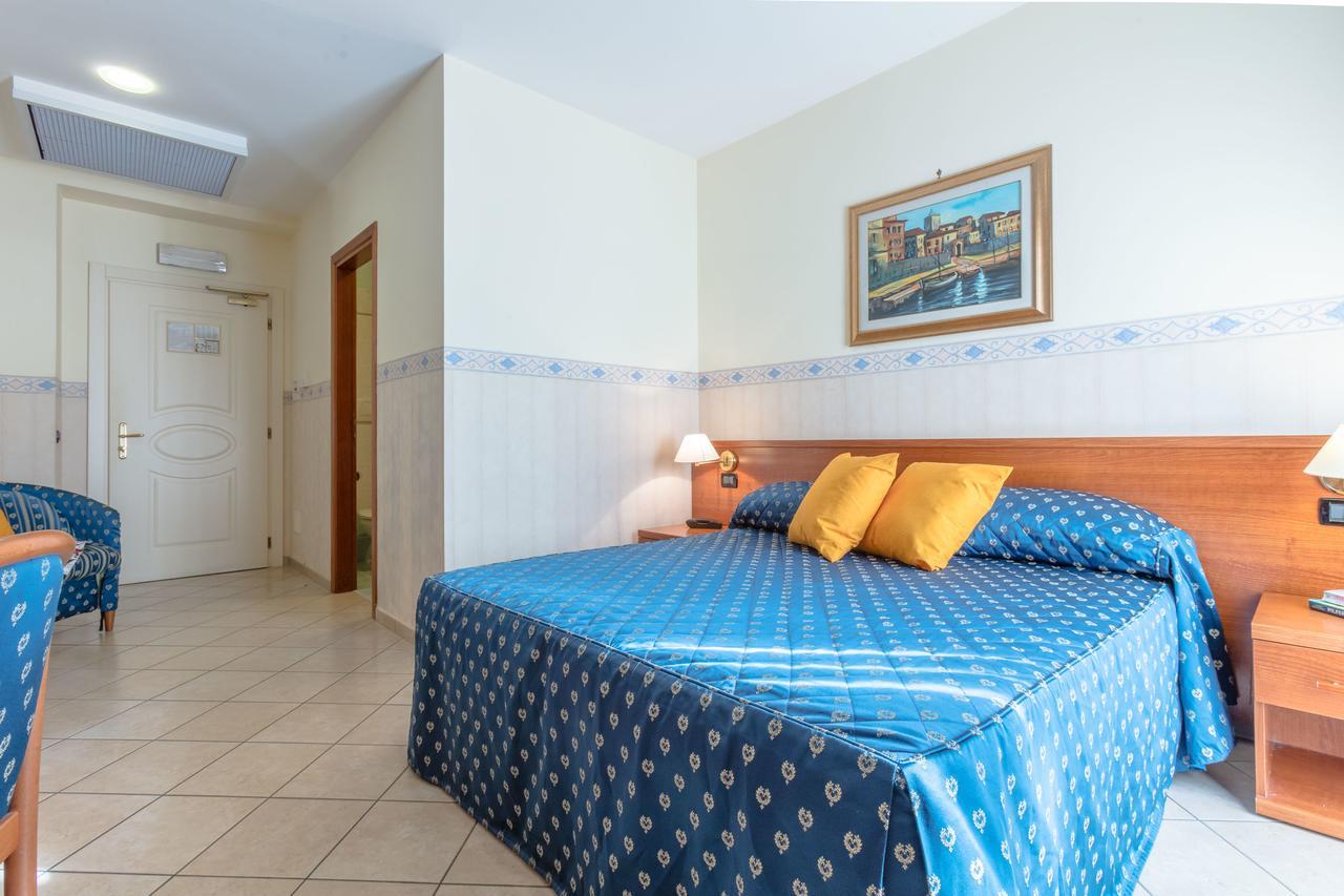 Hotel Traiano Civitavecchia Bagian luar foto