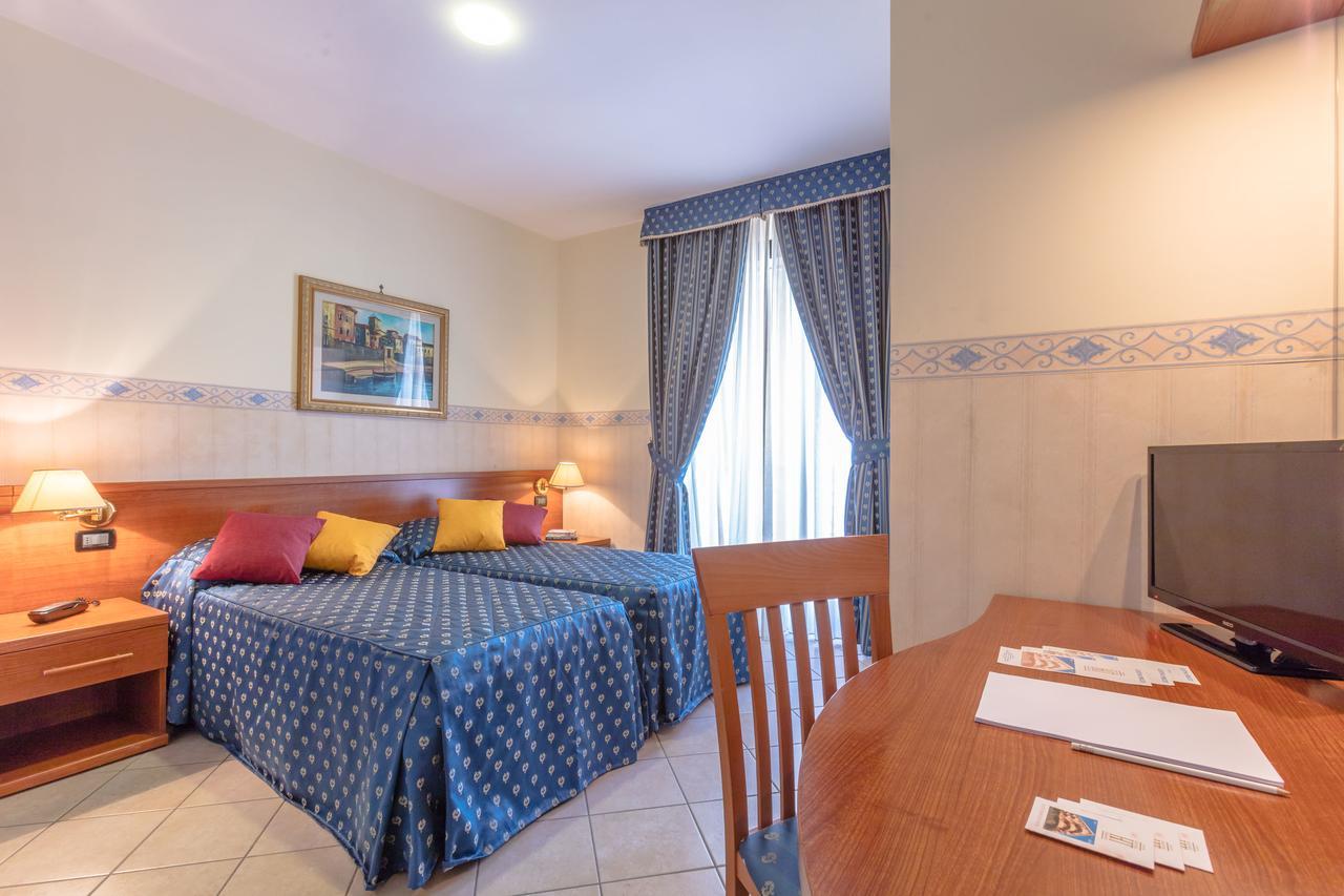 Hotel Traiano Civitavecchia Bagian luar foto