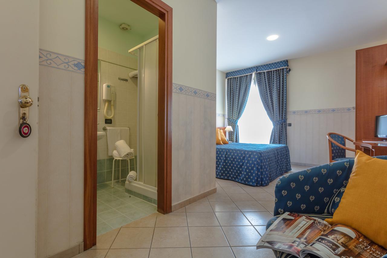 Hotel Traiano Civitavecchia Bagian luar foto