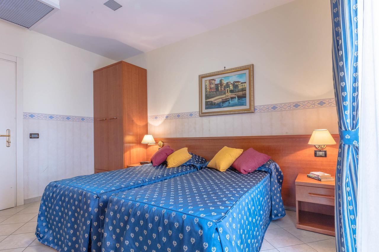 Hotel Traiano Civitavecchia Bagian luar foto