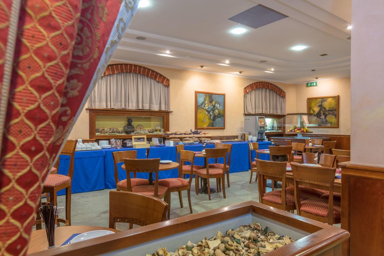 Hotel Traiano Civitavecchia Bagian luar foto