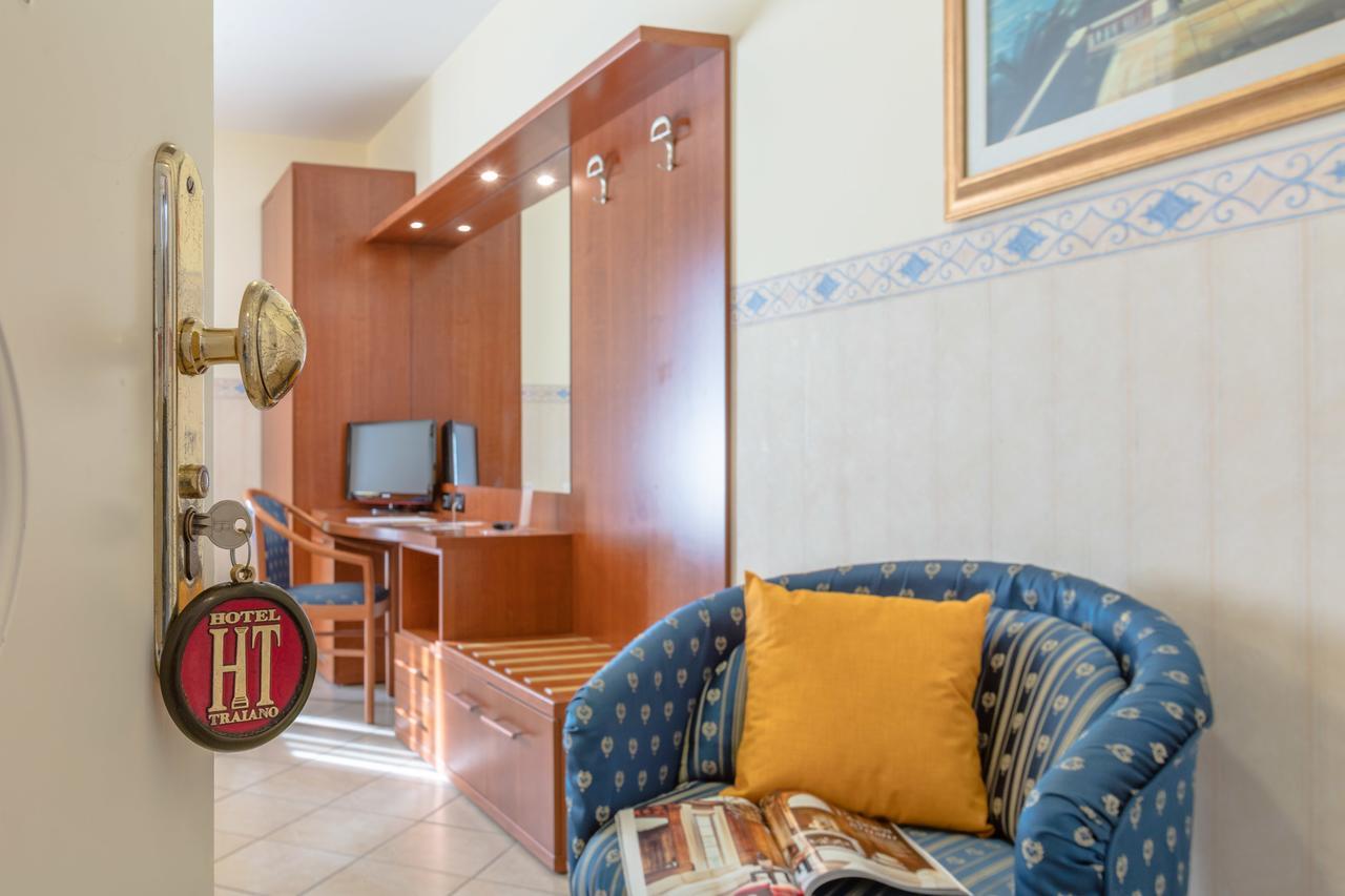 Hotel Traiano Civitavecchia Bagian luar foto