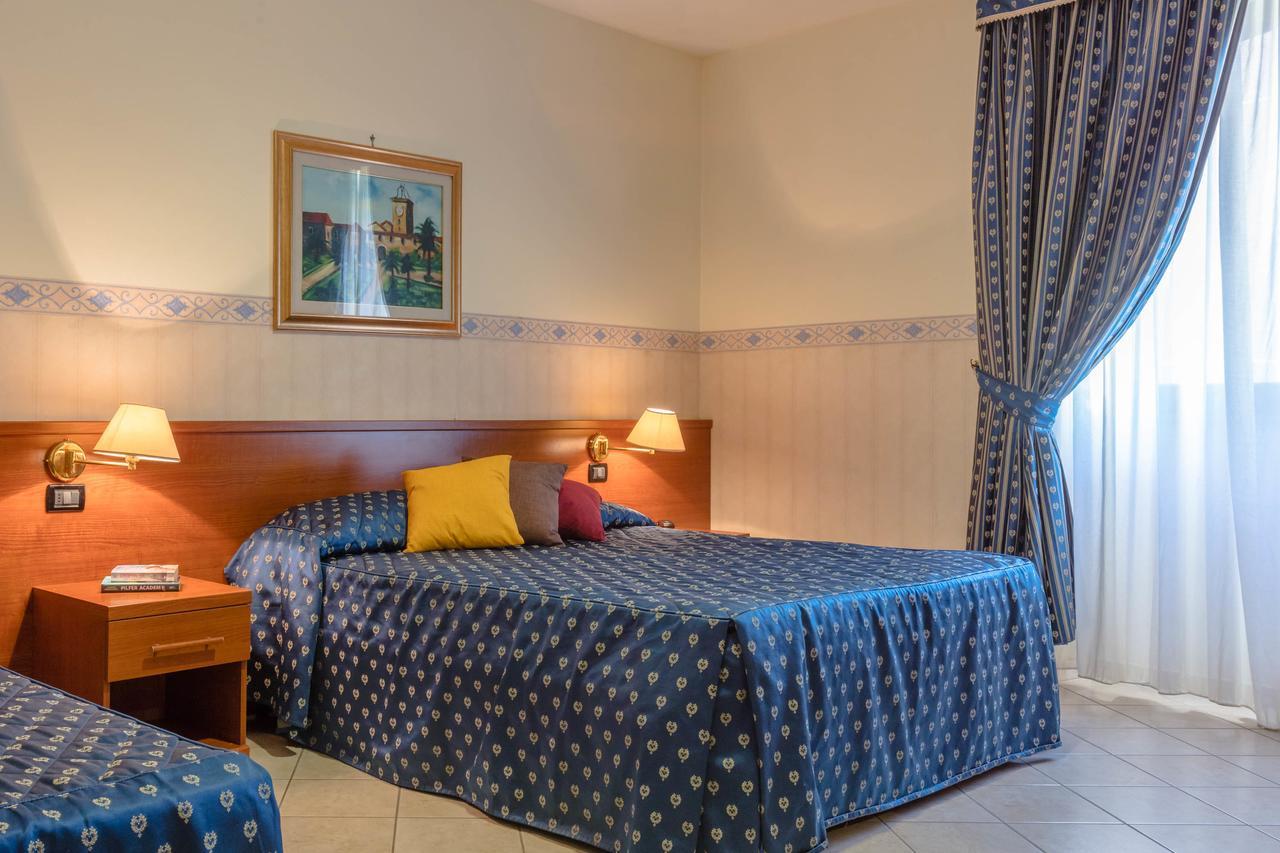 Hotel Traiano Civitavecchia Bagian luar foto