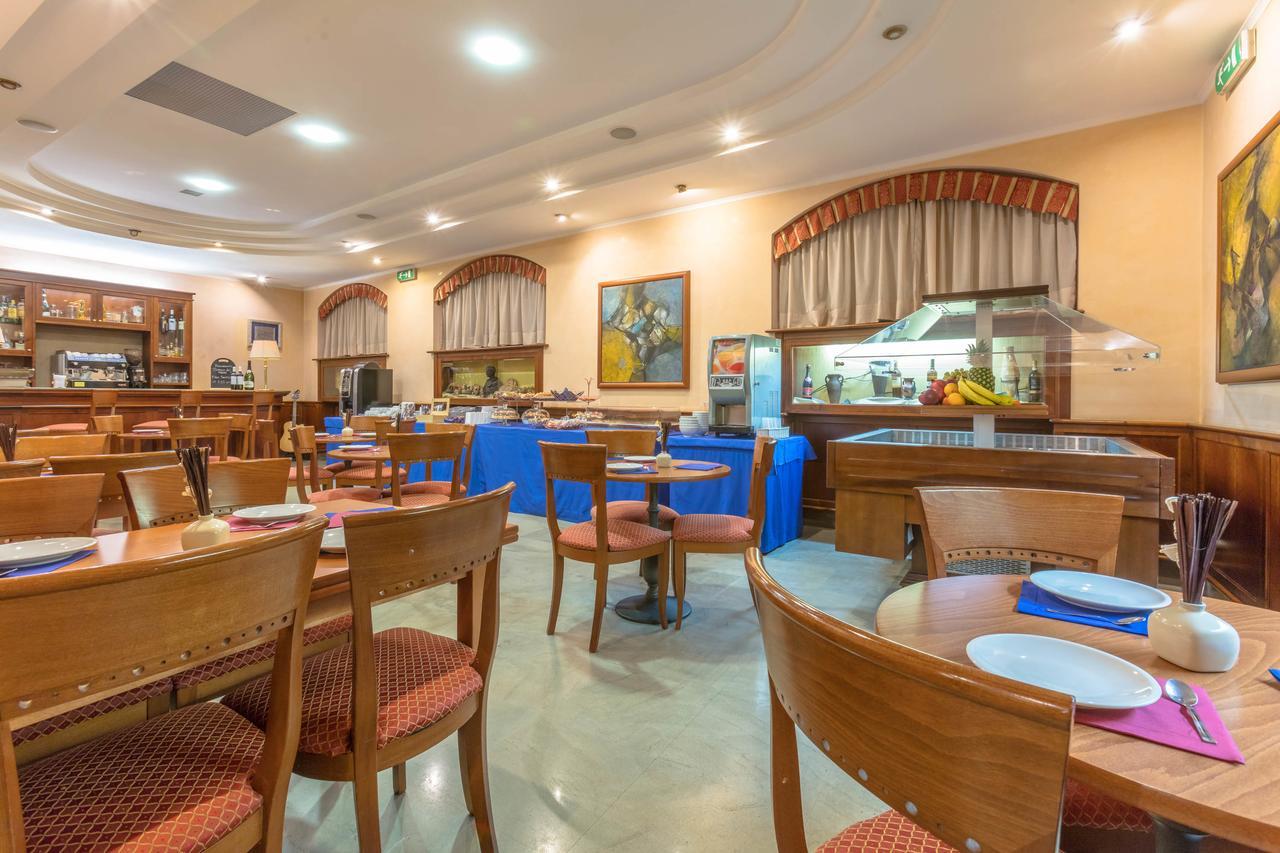 Hotel Traiano Civitavecchia Bagian luar foto
