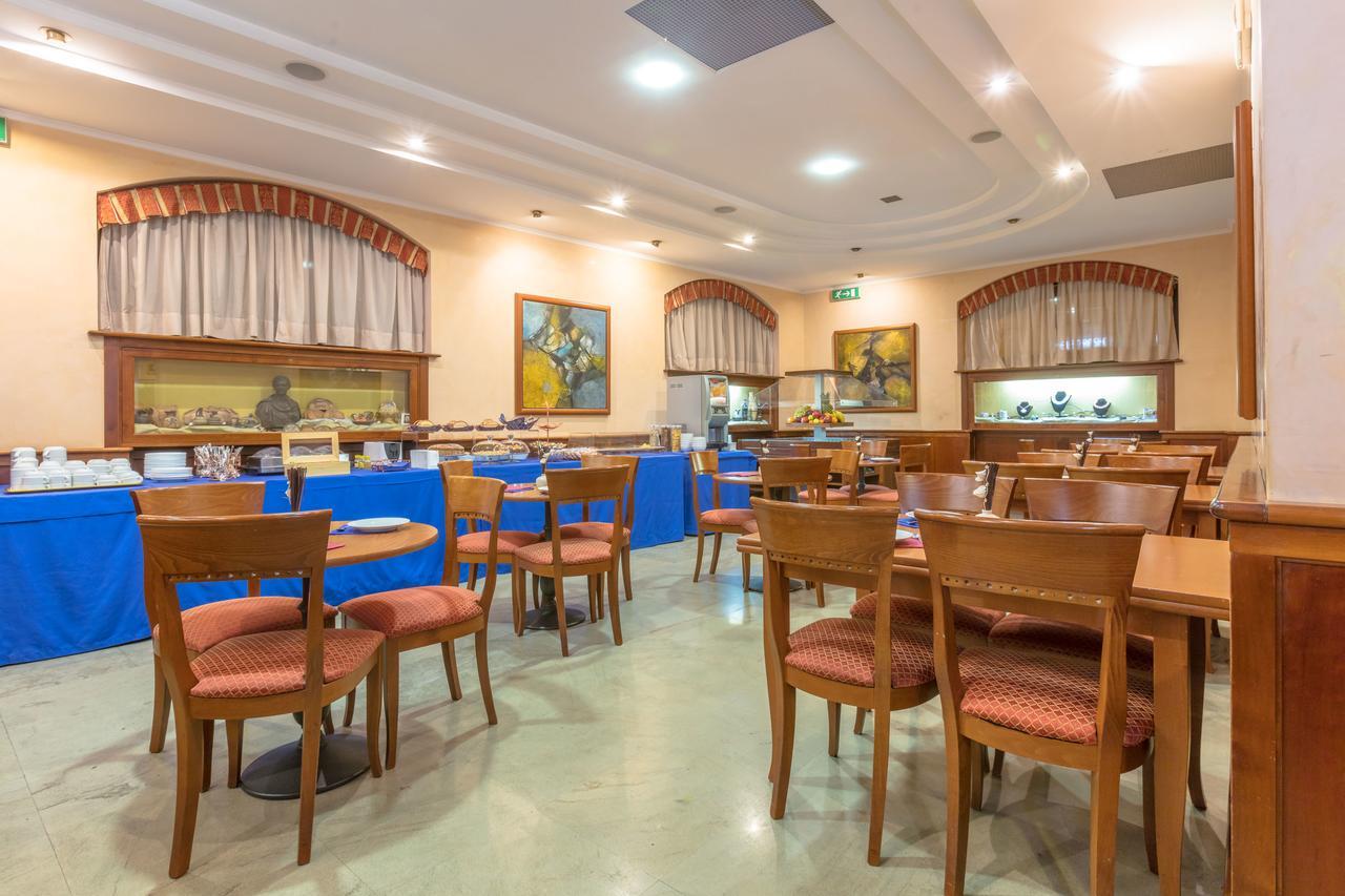Hotel Traiano Civitavecchia Bagian luar foto