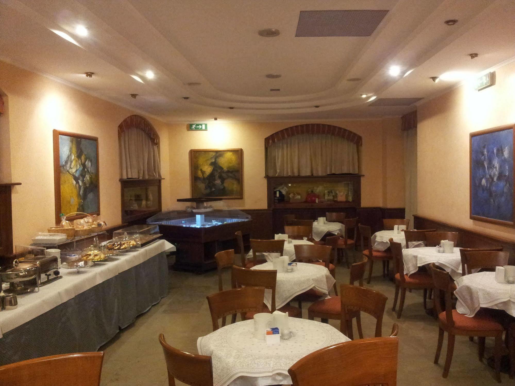 Hotel Traiano Civitavecchia Bagian luar foto